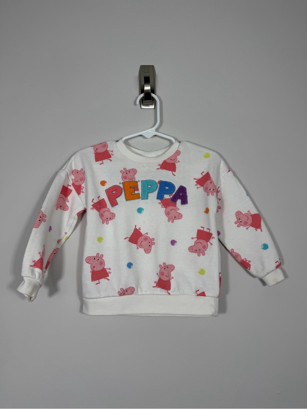 Peppa Pig Girls 2T White All Over Print Chenille Logo Sweatshirt Pullover